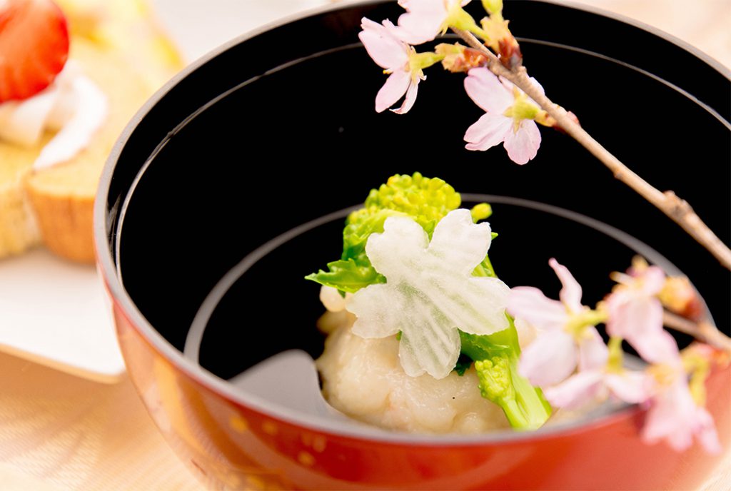 綾部の料亭 ゆう月 春の会席 桜 お花見 エビしんじょうのお吸い物 菜の花添え