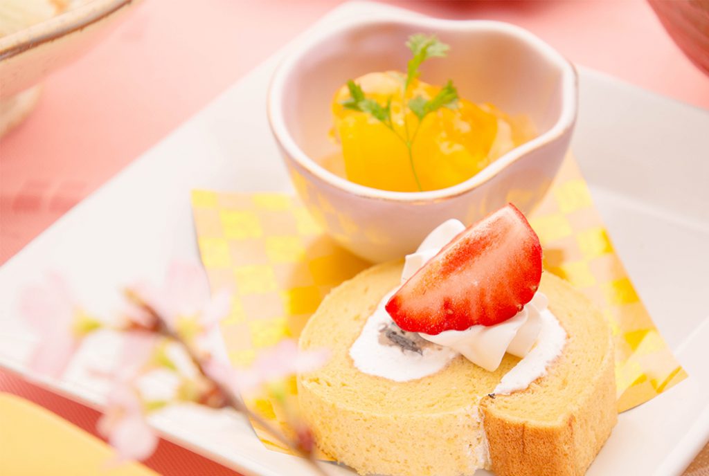 綾部の料亭 ゆう月 春の会席 桜 お花見 和三盆のロールケーキ