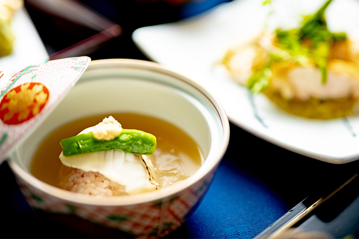 綾部の和食レストラン 夏の会席の蒸し物 鯛の飯蒸し あんかけ