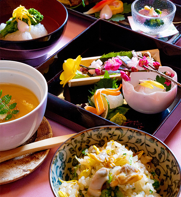 京都・綾部の料亭ゆう月 春会席9,000円コース あさり出汁の炊き込み御飯