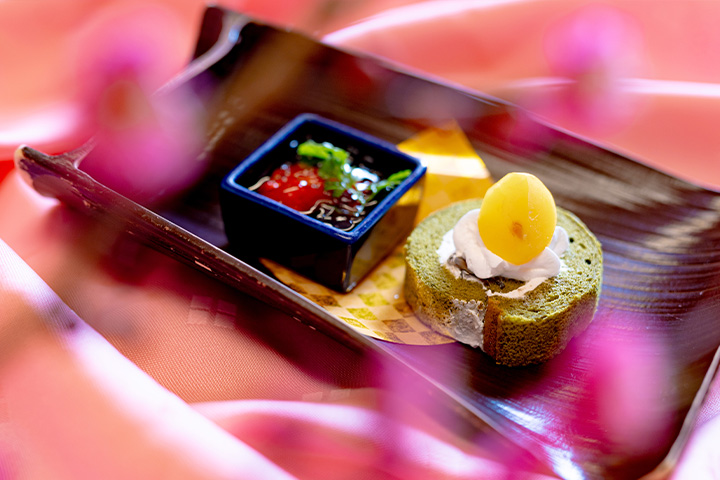 京都の春会席|森本ファームのいちごと柚木特選抹茶ロールケーキの水菓子