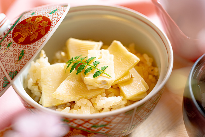 京都・綾部の料亭ゆう月の春会席・筍ご飯。出汁で炊き上げた筍の旨味を味わう季節の御飯