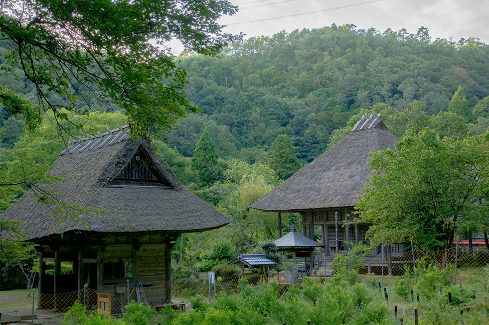 綾部 ゆう月の周辺 観光施設 寺院 岩王寺 かやぶきの山寺