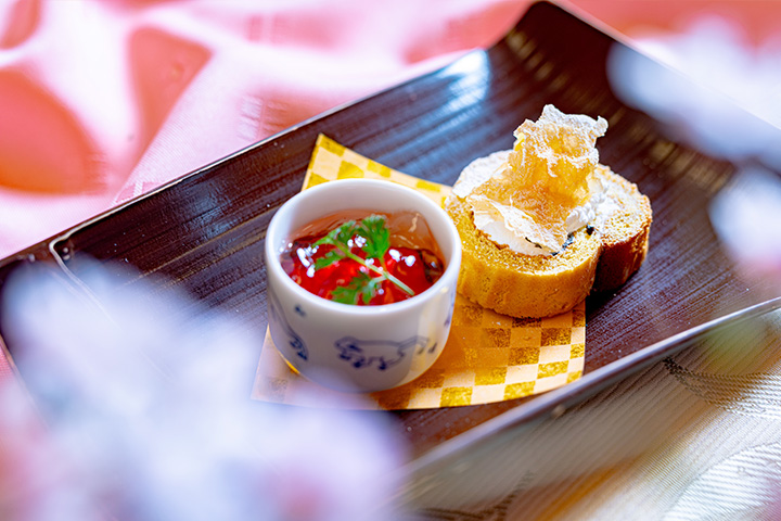 京都たけのこ会席のデザート 和三盆ロールケーキと甘味