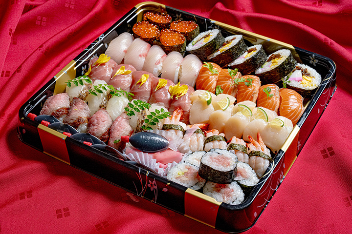 料亭ゆう月15,000円特選寿司盛り合わせ。大トロ・高級ネタを含む最上位仕様。祝宴・接待・大人数の集まり向け豪華寿司